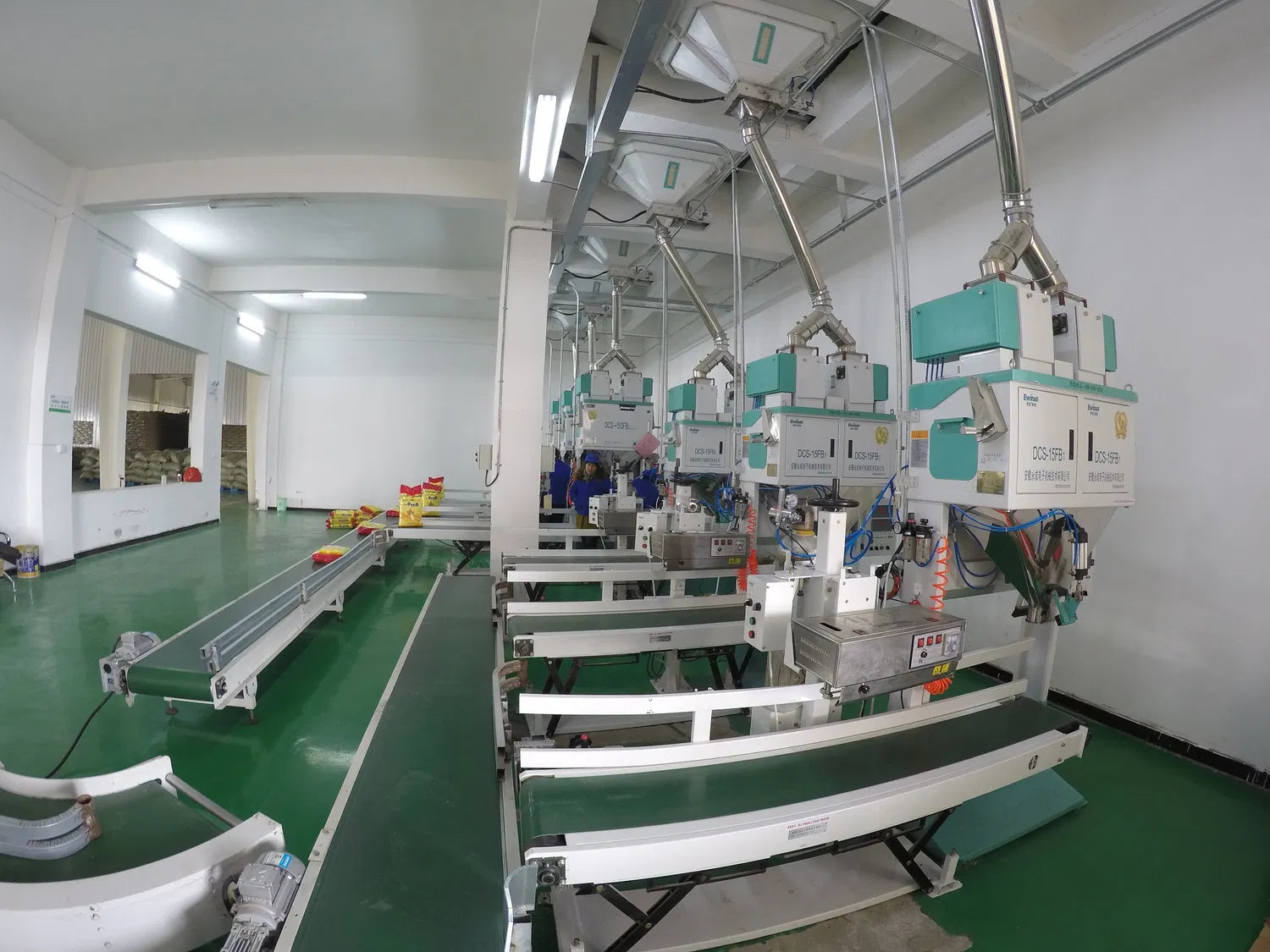 High-Efficiency_Ewinall_Dcs-15fb2_Rice_Packing_Machine_for_1kg_and_5kg_Bags_pictures_photos